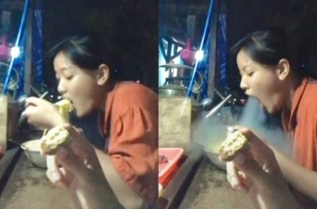 Gadis Makan Mi Panas Sampai Keluar Asap Dari Mulut
