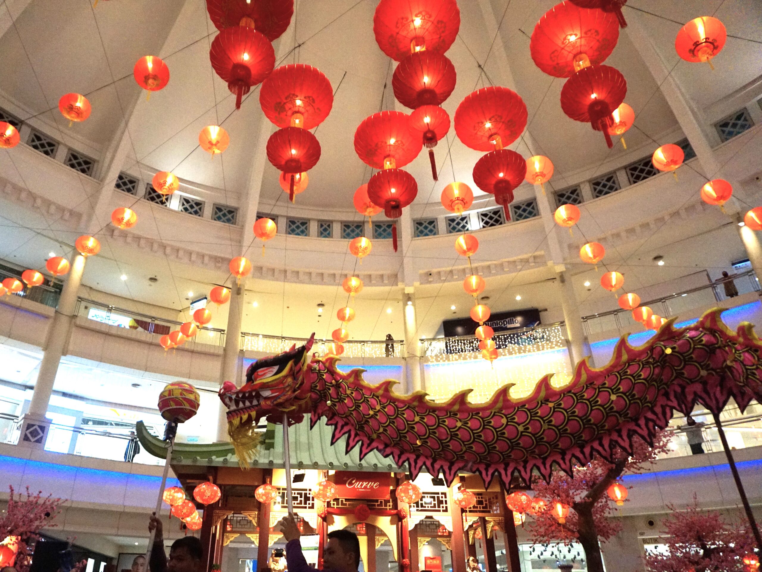 Merah Bertuah! Meriahkan Tahun Baru Cina Dengan Pesona Naga Di the Curve